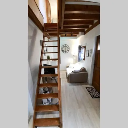Duplex Cocoon Centre / Wifi / Netflix شقة