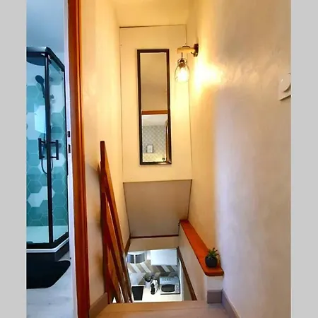 Duplex Cocoon Centre / Wifi / Netflix شقة